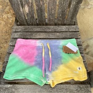 New Women’s Vans tie dye shorts